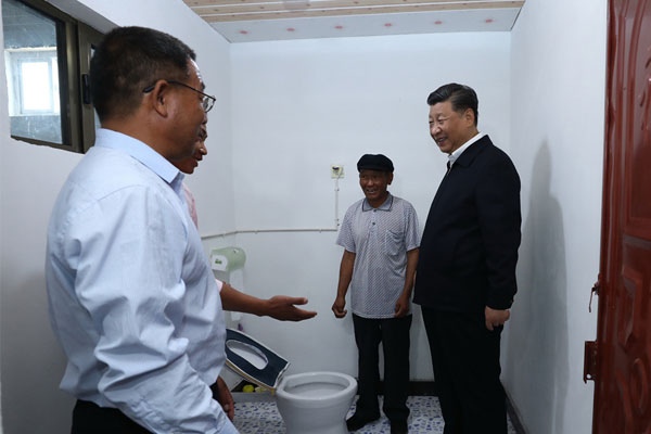 1566802223109201.jpg 習近平考察甘肅省古浪縣黃花灘生態(tài)移民區(qū)富民新村